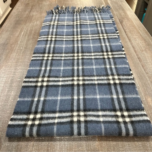 Burberrys Blue Plaid Cashmere Scarf - Picture 3 of 6